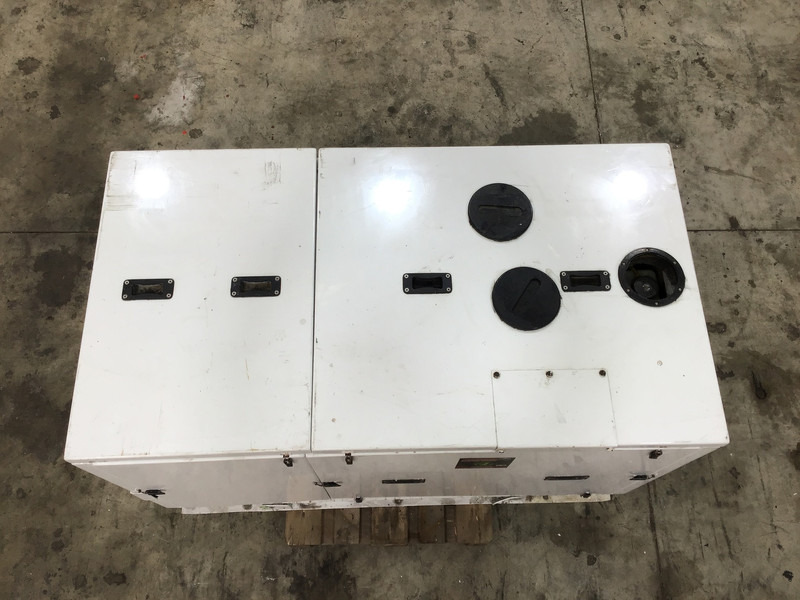 Caterpillar 3054NA GENERATOR 42.5 KVA USED - Generador industriale: foto 5 Caterpillar 3054NA GENERATOR 42.5 KVA USED - Generador industriale: foto 5