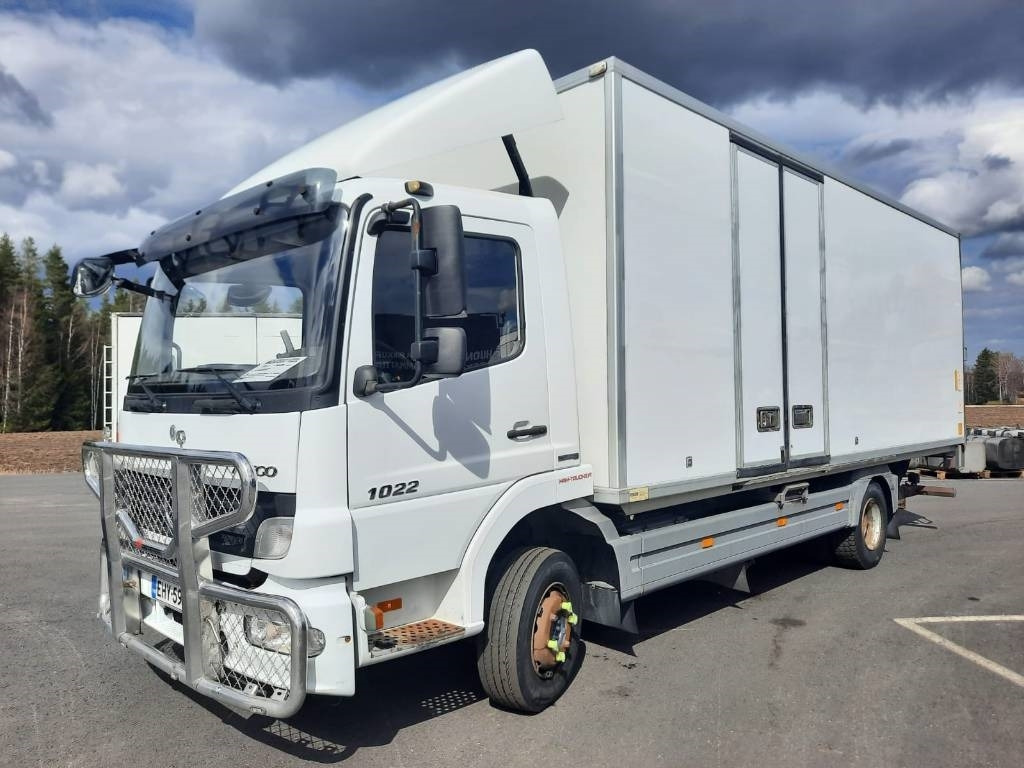 Mercedes-Benz Atego 1022 - Camión caja cerrada: foto 1 Mercedes-Benz Atego 1022 - Camión caja cerrada: foto 1