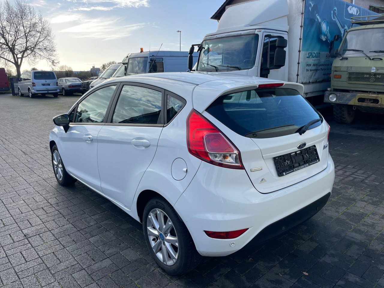 Ford Fiesta 1.0i Celebration - Sedan: foto 4 Ford Fiesta 1.0i Celebration - Sedan: foto 4