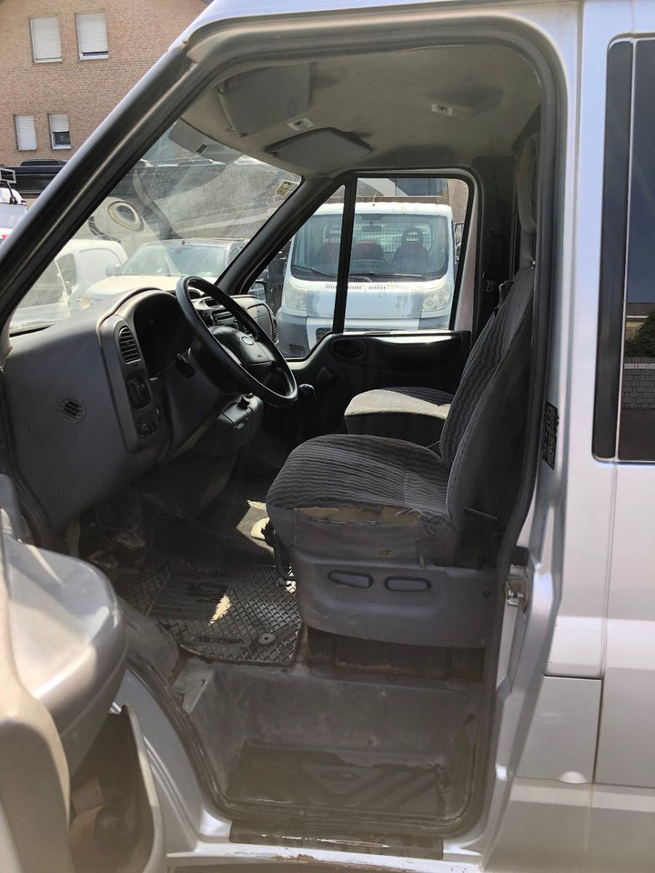Furgoneta de pasajeros Ford Transit 2.4 TDi, Heckantrieb, 8-Sitzer, Klima: foto 9 Furgoneta de pasajeros Ford Transit 2.4 TDi, Heckantrieb, 8-Sitzer, Klima: foto 9