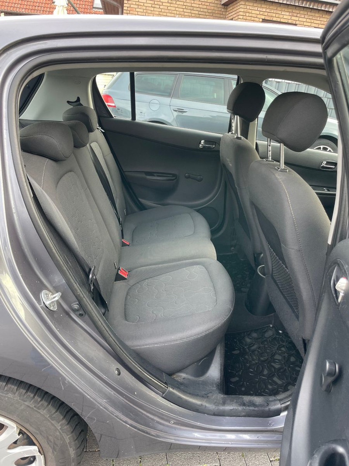 Sedan Hyundai i20 TÜV 11-2027: foto 13 Sedan Hyundai i20 TÜV 11-2027: foto 13