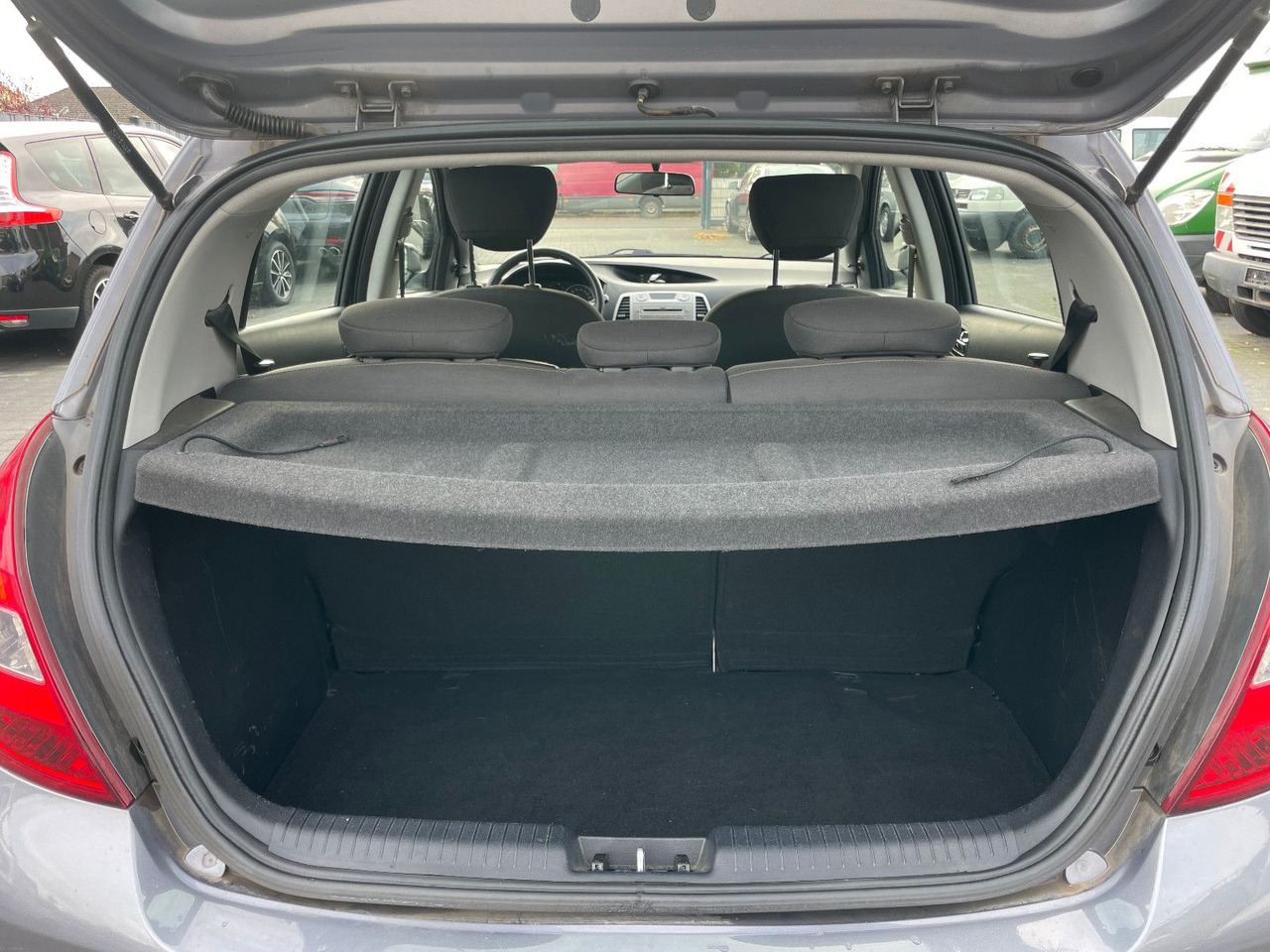 Sedan Hyundai i20 TÜV 11-2027: foto 18 Sedan Hyundai i20 TÜV 11-2027: foto 18