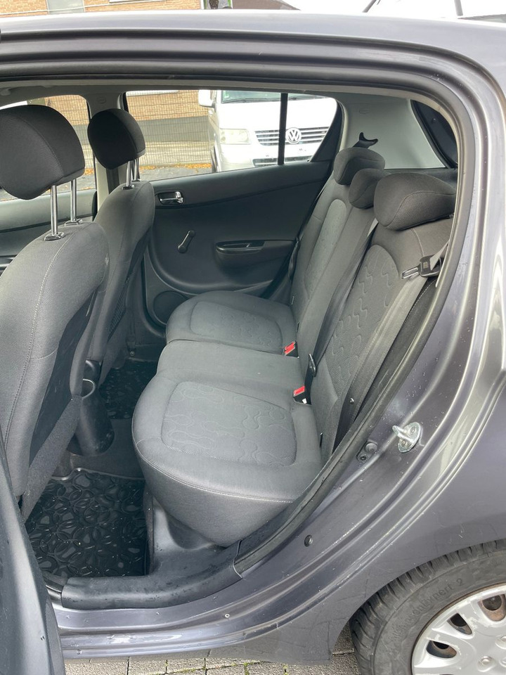 Sedan Hyundai i20 TÜV 11-2027: foto 12 Sedan Hyundai i20 TÜV 11-2027: foto 12