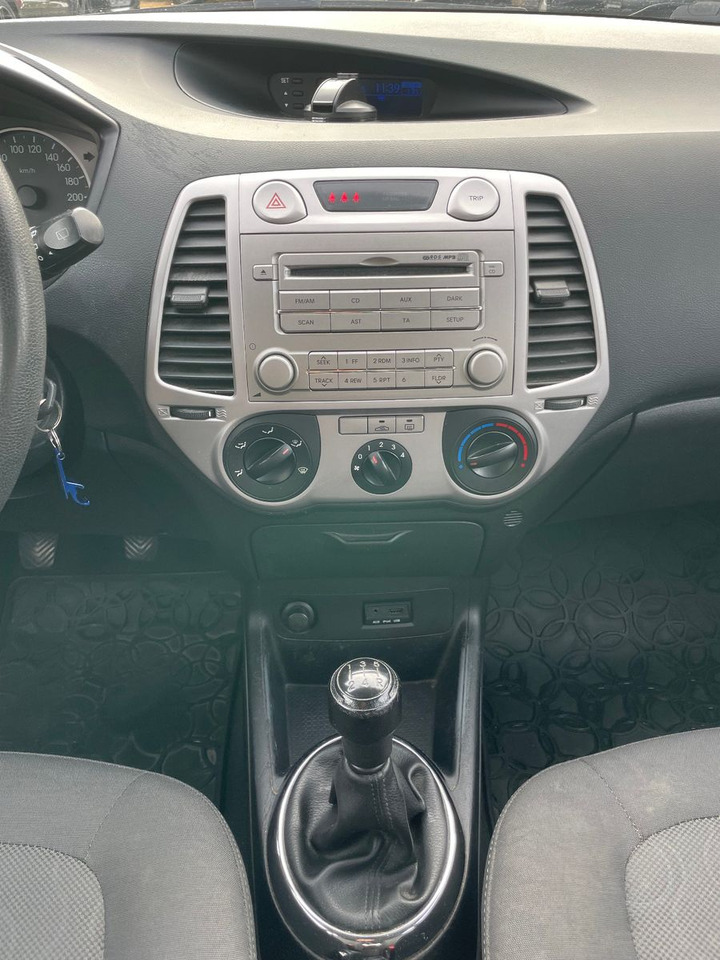 Sedan Hyundai i20 TÜV 11-2027: foto 21 Sedan Hyundai i20 TÜV 11-2027: foto 21