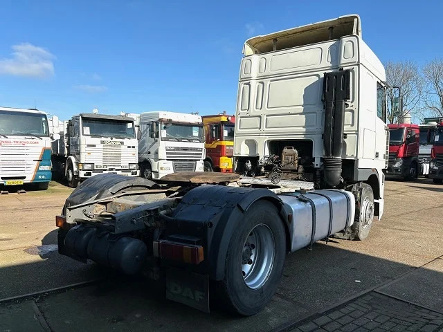 DAF 95.380 XF SPACECAB (EURO 2 / ZF16 MANUAL GEARBOX / D.E.B. ENGINE BRAKE / AIRCONDITIONING) - Cabeza tractora: foto 3 DAF 95.380 XF SPACECAB (EURO 2 / ZF16 MANUAL GEARBOX / D.E.B. ENGINE BRAKE / AIRCONDITIONING) - Cabeza tractora: foto 3