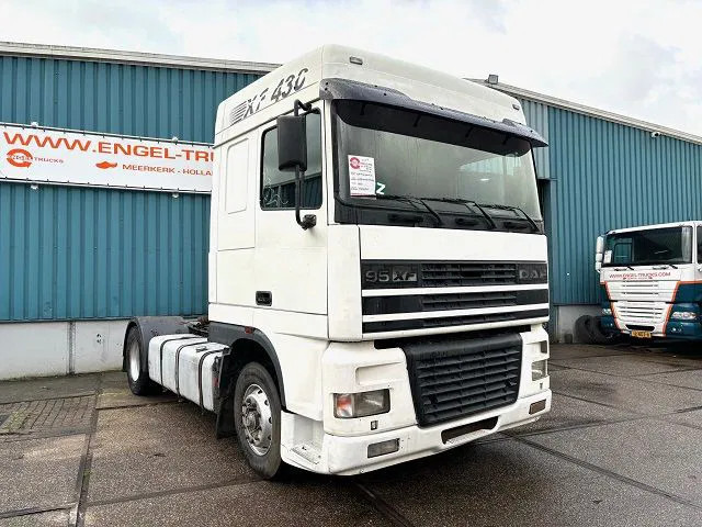 DAF 95.430 XF SPACECAB (EURO 3 / ZF16 MANUAL GEARBOX / ZF-INTARDER / AIRCONDITIONING) - Cabeza tractora: foto 2 DAF 95.430 XF SPACECAB (EURO 3 / ZF16 MANUAL GEARBOX / ZF-INTARDER / AIRCONDITIONING) - Cabeza tractora: foto 2