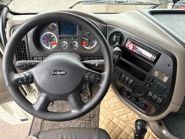 Cabeza tractora DAF XF 105.460 ATE SPACEAB 4x2 (EURO 5 / ZF MANUAL GEARBOX / ZF-INTARDER / HYDRAULIC KIT / P.T.O. / AIRCONDITIONING / ETC.): foto 7