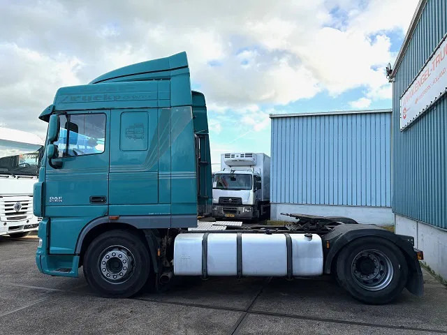 DAF XF 105.460 SPACECAB (EURO 5 / ZF16 MANUAL GEARBOX / P.T.O. / AIRCONDITIONING / FRIDGE UNDER BED / ETC.) - Cabeza tractora: foto 4 DAF XF 105.460 SPACECAB (EURO 5 / ZF16 MANUAL GEARBOX / P.T.O. / AIRCONDITIONING / FRIDGE UNDER BED / ETC.) - Cabeza tractora: foto 4