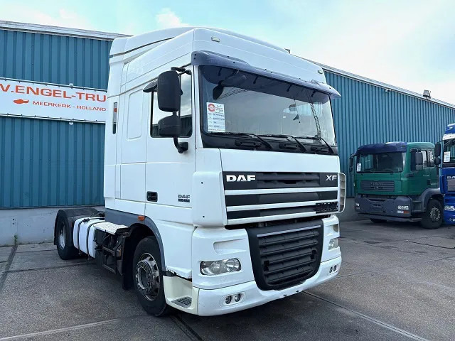 DAF XF 105.460 SPACECAB (ZF-MANUAL GEARBOX / 2x DIESELTANK / MX-ENGINE BRAKE / AIRCONDITIONING / FRIDGE / ETC. - Cabeza tractora: foto 2 DAF XF 105.460 SPACECAB (ZF-MANUAL GEARBOX / 2x DIESELTANK / MX-ENGINE BRAKE / AIRCONDITIONING / FRIDGE / ETC. - Cabeza tractora: foto 2