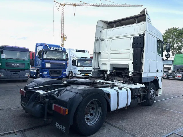 DAF XF 105.460 SPACECAB (ZF-MANUAL GEARBOX / 2x DIESELTANK / MX-ENGINE BRAKE / AIRCONDITIONING / FRIDGE / ETC. - Cabeza tractora: foto 3 DAF XF 105.460 SPACECAB (ZF-MANUAL GEARBOX / 2x DIESELTANK / MX-ENGINE BRAKE / AIRCONDITIONING / FRIDGE / ETC. - Cabeza tractora: foto 3