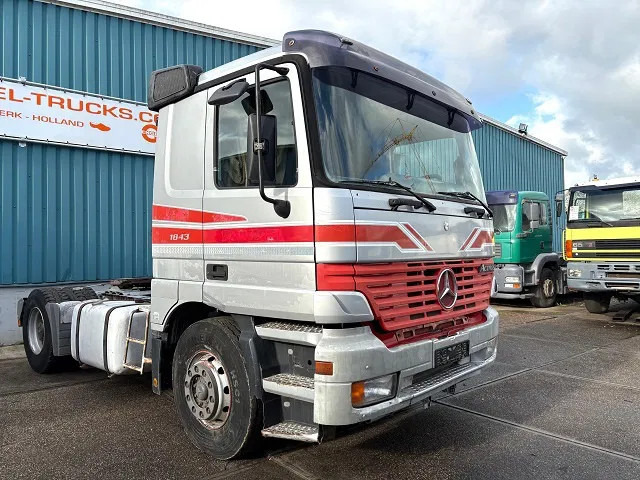 Mercedes-Benz Actros 1843 LS SLEEPERCAB (MP1) (ZF16 MANUAL GEARBOX / REDUCTION AXLES / AIRCONDITIONING / ETC.) - Cabeza tractora: foto 2 Mercedes-Benz Actros 1843 LS SLEEPERCAB (MP1) (ZF16 MANUAL GEARBOX / REDUCTION AXLES / AIRCONDITIONING / ETC.) - Cabeza tractora: foto 2