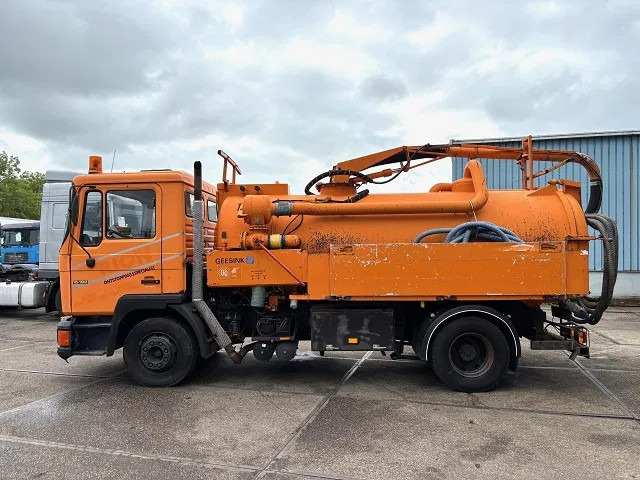 MAN F 15.192 (6-CILINDER) WITH GEESINK VACUUM TANK (MANUAL GEARBOX / P.T.O.) ORIGINAL DUTCH TRUCK - Limpieza de alcantarillado: foto 5 MAN F 15.192 (6-CILINDER) WITH GEESINK VACUUM TANK (MANUAL GEARBOX / P.T.O.) ORIGINAL DUTCH TRUCK - Limpieza de alcantarillado: foto 5