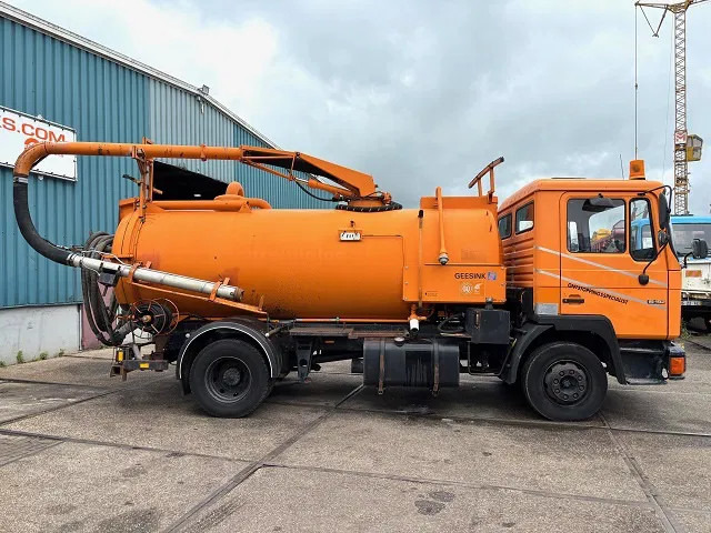 MAN F 15.192 (6-CILINDER) WITH GEESINK VACUUM TANK (MANUAL GEARBOX / P.T.O.) ORIGINAL DUTCH TRUCK - Limpieza de alcantarillado: foto 4 MAN F 15.192 (6-CILINDER) WITH GEESINK VACUUM TANK (MANUAL GEARBOX / P.T.O.) ORIGINAL DUTCH TRUCK - Limpieza de alcantarillado: foto 4