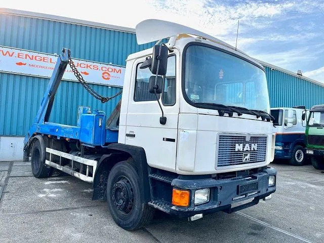 MAN F 18.232 (6 CILINDER) M90 WITH TELESCOPIC CONTAINER SYSTEM (8 GEARS MANUAL GEARBOX / EURO 1 (MECHANICAL PUMP AND INJECTORS)) - Camión portacontenedor de cadenas: foto 2 MAN F 18.232 (6 CILINDER) M90 WITH TELESCOPIC CONTAINER SYSTEM (8 GEARS MANUAL GEARBOX / EURO 1 (MECHANICAL PUMP AND INJECTORS)) - Camión portacontenedor de cadenas: foto 2