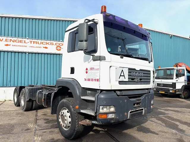 MAN TGA 33.460 6x4 FULL STEEL CHASSIS (6-CILINDER HEADS) (ZF16 MANUAL GEARBOX / FULL STEEL SUSPENSION / REDUCTIONS AXLES / AIRCONDIT - Camión chasis: foto 2 MAN TGA 33.460 6x4 FULL STEEL CHASSIS (6-CILINDER HEADS) (ZF16 MANUAL GEARBOX / FULL STEEL SUSPENSION / REDUCTIONS AXLES / AIRCONDIT - Camión chasis: foto 2