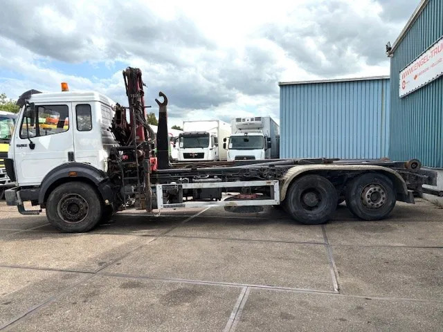 Mercedes-Benz SK 2527 6x2 HOOK-ARM SYSTEM WITH HMF CRANE (V6 ENGINE / ZF MANUAL GEARBOX / REDUCTION AXLE / STEEL SUSPENSION / P.T.O.) - Camión multibasculante, Camión grúa: foto 5 Mercedes-Benz SK 2527 6x2 HOOK-ARM SYSTEM WITH HMF CRANE (V6 ENGINE / ZF MANUAL GEARBOX / REDUCTION AXLE / STEEL SUSPENSION / P.T.O.) - Camión multibasculante, Camión grúa: foto 5