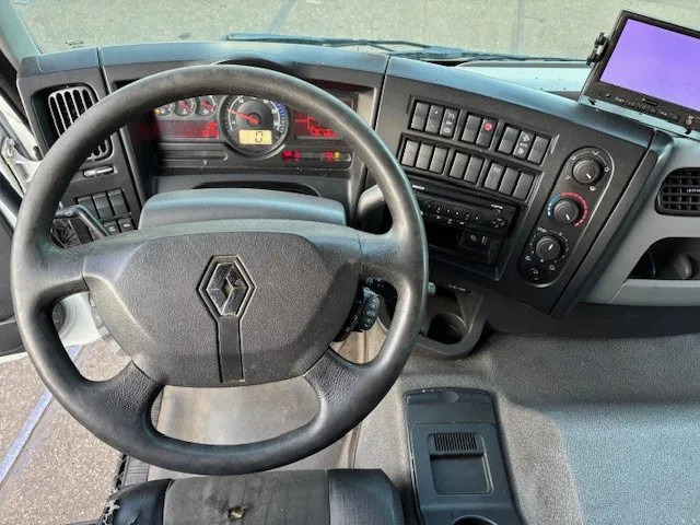 Foto del interior 1: Camión frigorífico Renault D 19 D320 SLEEPERCAB 4x2 LAMBERET / THERMOKING (EURO 6 / RETARDER / AUTOMATIC GEARBOX / AIRCONDITIONING)