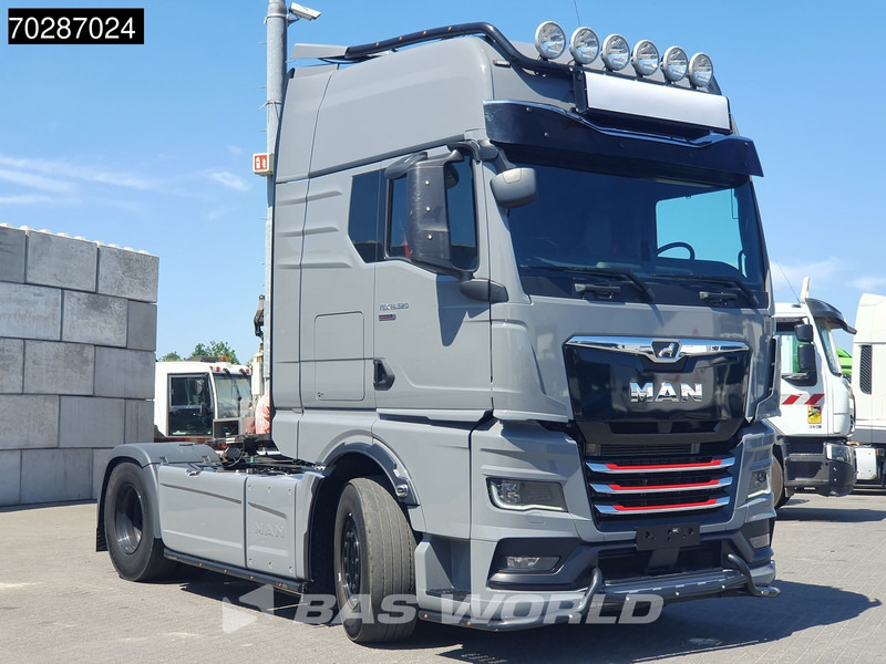 MAN TGX 18.520 4X2 Individual Lion S! GX Retarder Full-Air 2x Tanks Navi LED ACC Euro 6 - Cabeza tractora: foto 3 MAN TGX 18.520 4X2 Individual Lion S! GX Retarder Full-Air 2x Tanks Navi LED ACC Euro 6 - Cabeza tractora: foto 3