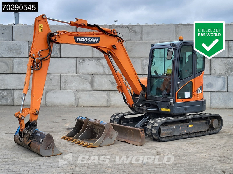 Doosan DX62 R-3 3 BUCKETS - A/C - Miniexcavadora: foto 1 Doosan DX62 R-3 3 BUCKETS - A/C - Miniexcavadora: foto 1