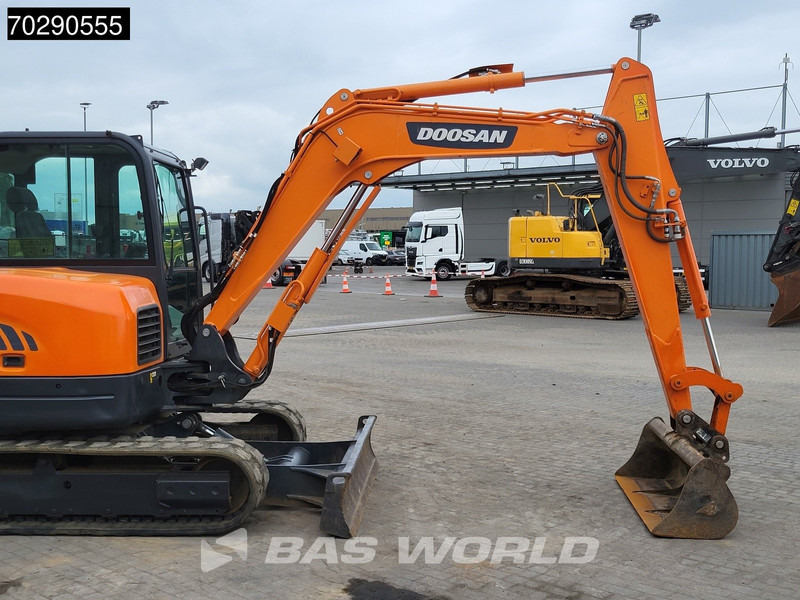 Miniexcavadora Doosan DX63-3 3 BUCKETS - A/C: foto 9