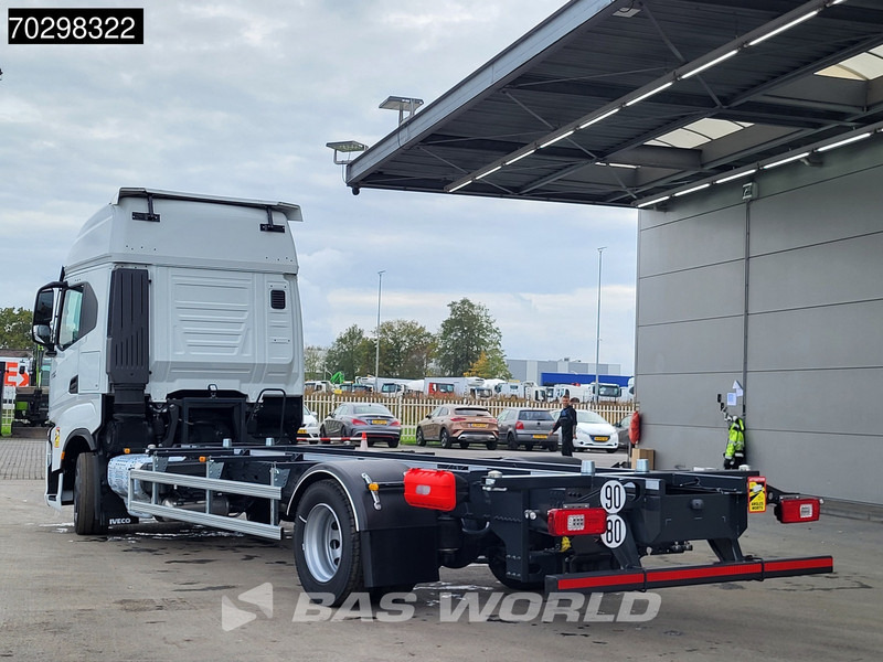 Iveco S-Way 460 4X2 New! BDF Navi ACC LED Euro 6 - Camión portacontenedore/ Intercambiable: foto 2 Iveco S-Way 460 4X2 New! BDF Navi ACC LED Euro 6 - Camión portacontenedore/ Intercambiable: foto 2