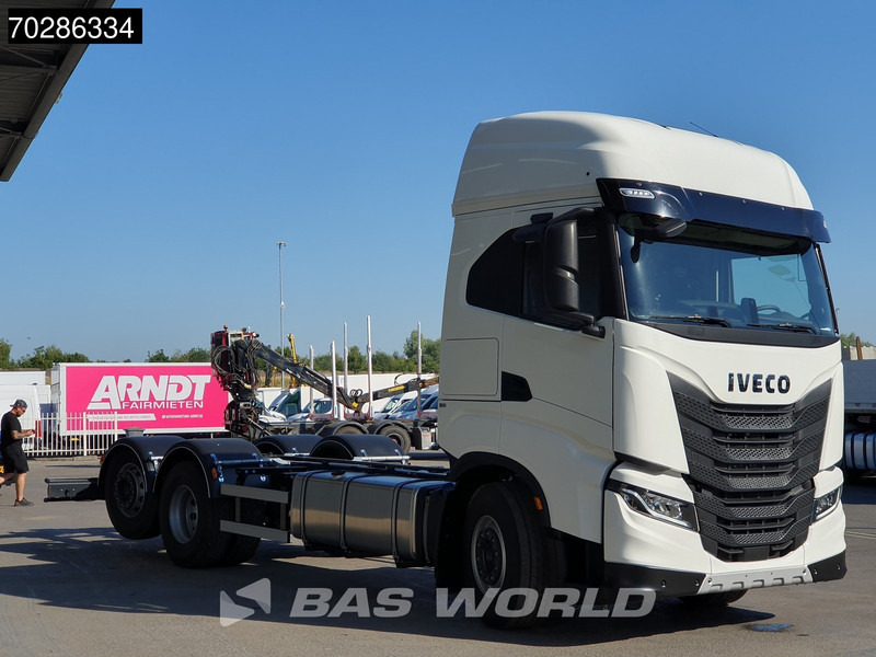 Iveco S-Way 490 6X2 NEW chassis! Retarder Standklima Lift+lenkasche PTO preparation LED Navi ACC Euro 6 - Camión chasis: foto 3 Iveco S-Way 490 6X2 NEW chassis! Retarder Standklima Lift+lenkasche PTO preparation LED Navi ACC Euro 6 - Camión chasis: foto 3