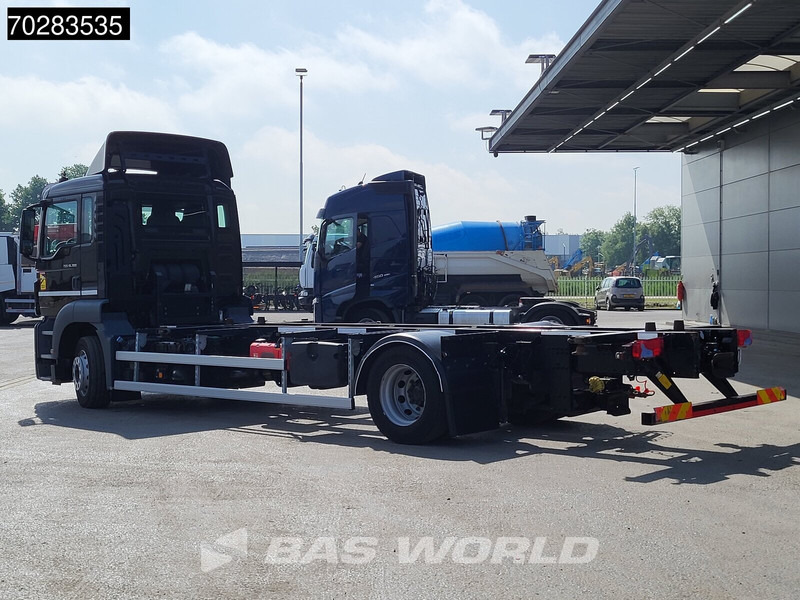MAN TGS 18.360 834 4X2 19tonner BDF Automatic Navi Euro 6 - Camión portacontenedore/ Intercambiable: foto 2 MAN TGS 18.360 834 4X2 19tonner BDF Automatic Navi Euro 6 - Camión portacontenedore/ Intercambiable: foto 2