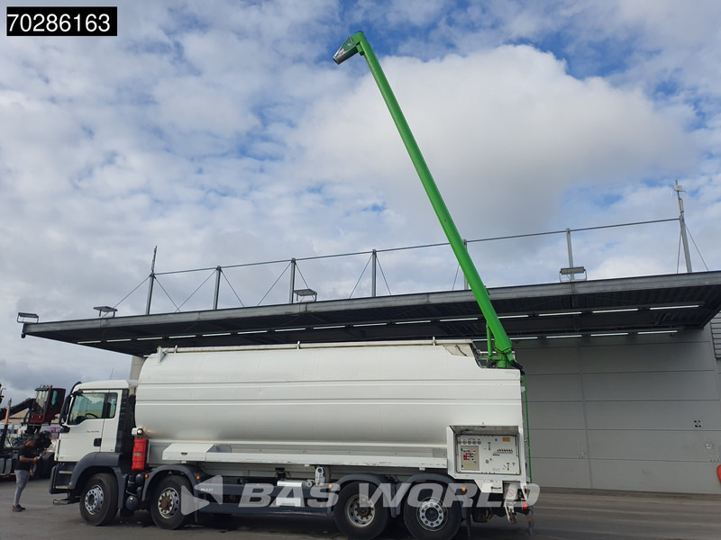 MAN TGS 35.440 8X4 Hydrodrive 6 Compartments Lift+Steering Axle Euro 6 - Camión cisterna: foto 2 MAN TGS 35.440 8X4 Hydrodrive 6 Compartments Lift+Steering Axle Euro 6 - Camión cisterna: foto 2