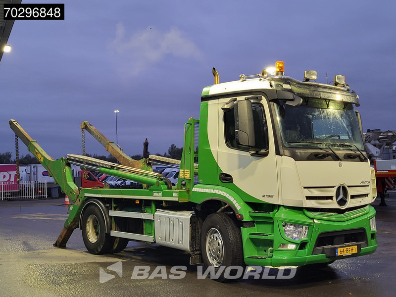 Mercedes-Benz Antos 2135 4X2 NL-Truck HYVA NG 2014-TA-XL Automatic Euro 6 - Camión portacontenedor de cadenas: foto 3 Mercedes-Benz Antos 2135 4X2 NL-Truck HYVA NG 2014-TA-XL Automatic Euro 6 - Camión portacontenedor de cadenas: foto 3