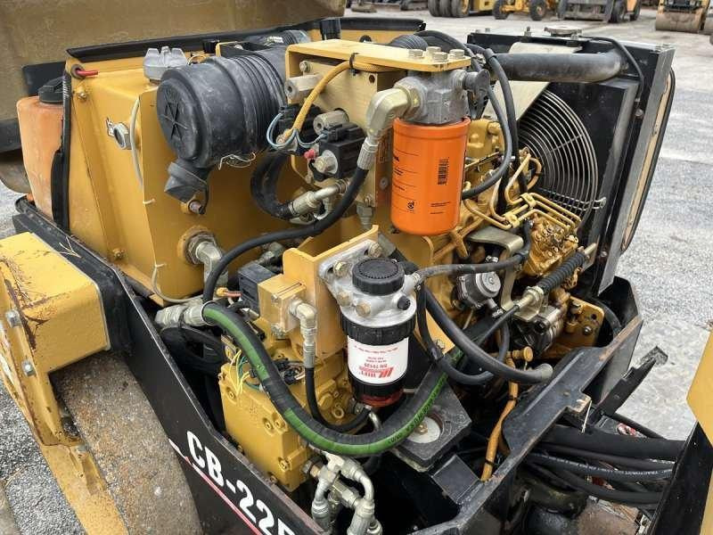 Leasing de Caterpillar CB225D Caterpillar CB225D: foto 28 Leasing de Caterpillar CB225D Caterpillar CB225D: foto 28