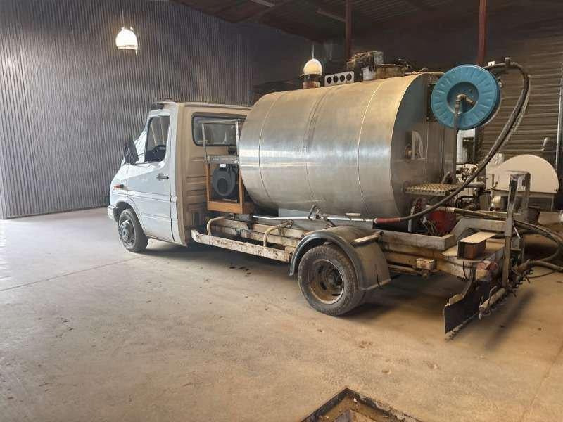 Mercedes 410 A EMULSION + TREMI GRAVILLON - Cisterna de riego asfáltico: foto 2 Mercedes 410 A EMULSION + TREMI GRAVILLON - Cisterna de riego asfáltico: foto 2