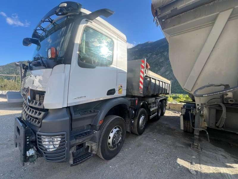 Mercedes AROCS 3253 8X4 - Camión volquete: foto 2 Mercedes AROCS 3253 8X4 - Camión volquete: foto 2