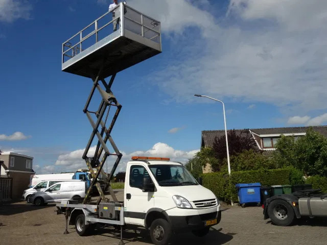 Iveco 40C12 - Furgoneta: foto 1 Iveco 40C12 - Furgoneta: foto 1