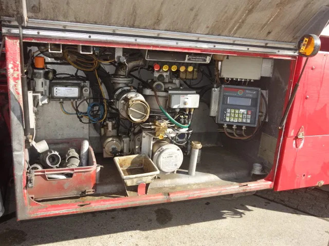 MAN 19-264 manual fuelpump 13500 liter,6 cil - Camión cisterna: foto 4 MAN 19-264 manual fuelpump 13500 liter,6 cil - Camión cisterna: foto 4