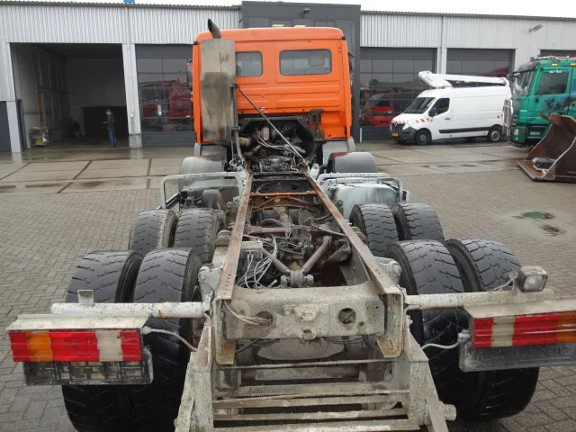 Mercedes-Benz Actros 3235 8x4 steelsprings,manual gearbox - Camión chasis: foto 4 Mercedes-Benz Actros 3235 8x4 steelsprings,manual gearbox - Camión chasis: foto 4