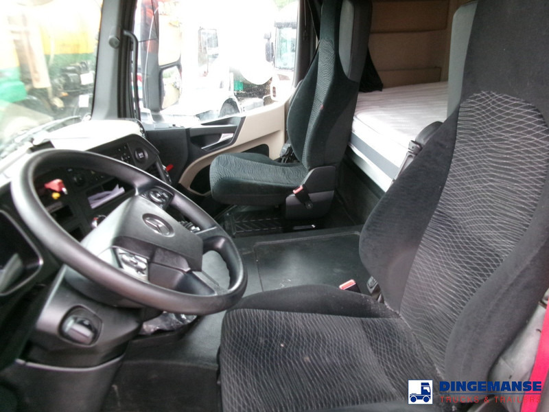 Foto del interior 2: Cabeza tractora Mercedes-Benz Actros 1843 4x2 Euro 6 + ADR