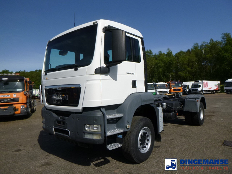MAN TGS 19.360 4X2 BBS manual Euro 2 chassis + PTO - Camión chasis: foto 1 MAN TGS 19.360 4X2 BBS manual Euro 2 chassis + PTO - Camión chasis: foto 1