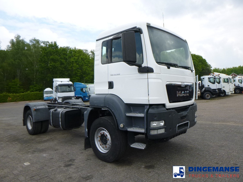MAN TGS 19.360 4X2 BBS manual Euro 2 chassis + PTO - Camión chasis: foto 2 MAN TGS 19.360 4X2 BBS manual Euro 2 chassis + PTO - Camión chasis: foto 2