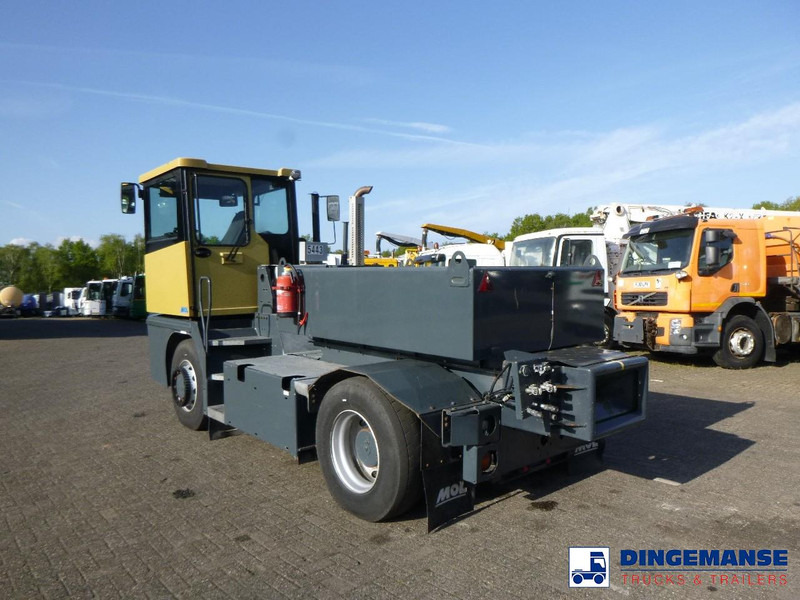 MOL RM 255 4X4 terminal drawbar tractor 150 ton - Tractor industrial: foto 3 MOL RM 255 4X4 terminal drawbar tractor 150 ton - Tractor industrial: foto 3