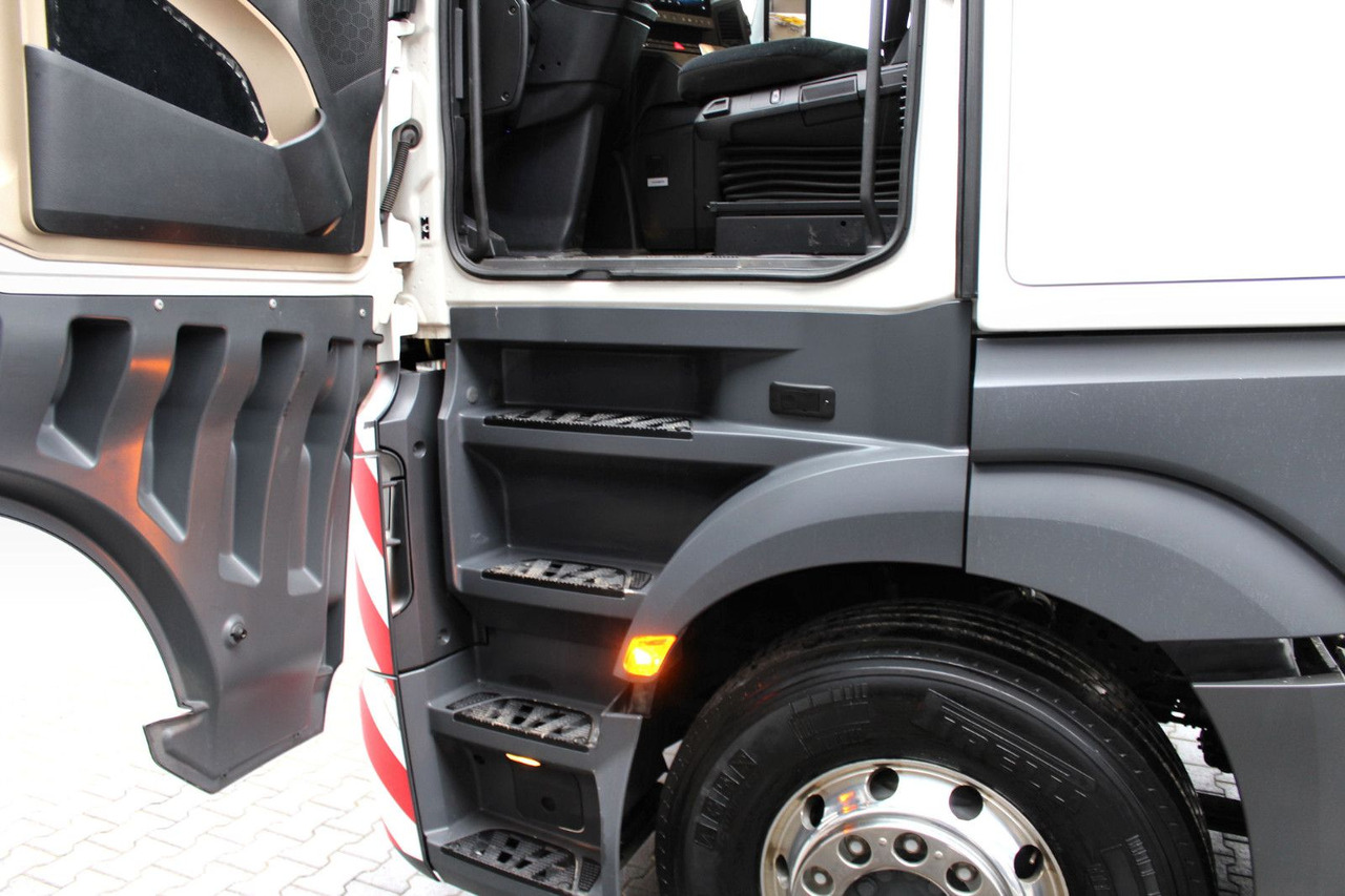 Mercedes-Benz Actros 2551 6x2 BigSpace 68 to Schwerlast + LIFT - Cabeza tractora: foto 5 Mercedes-Benz Actros 2551 6x2 BigSpace 68 to Schwerlast + LIFT - Cabeza tractora: foto 5