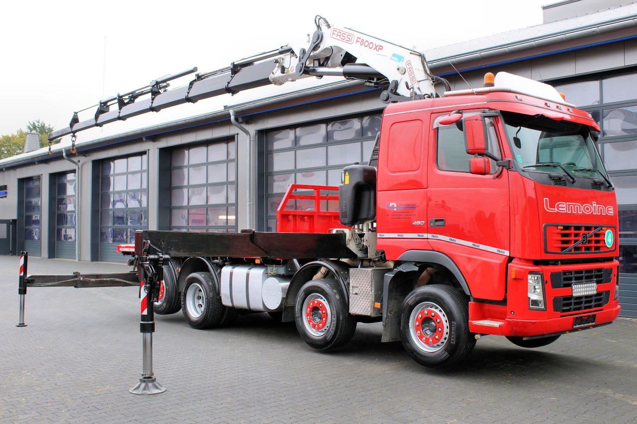 Volvo 480 8x2 Pritsche + FASSI F800XP Kran 6x - Camión caja abierta, Camión grúa: foto 2 Volvo 480 8x2 Pritsche + FASSI F800XP Kran 6x - Camión caja abierta, Camión grúa: foto 2