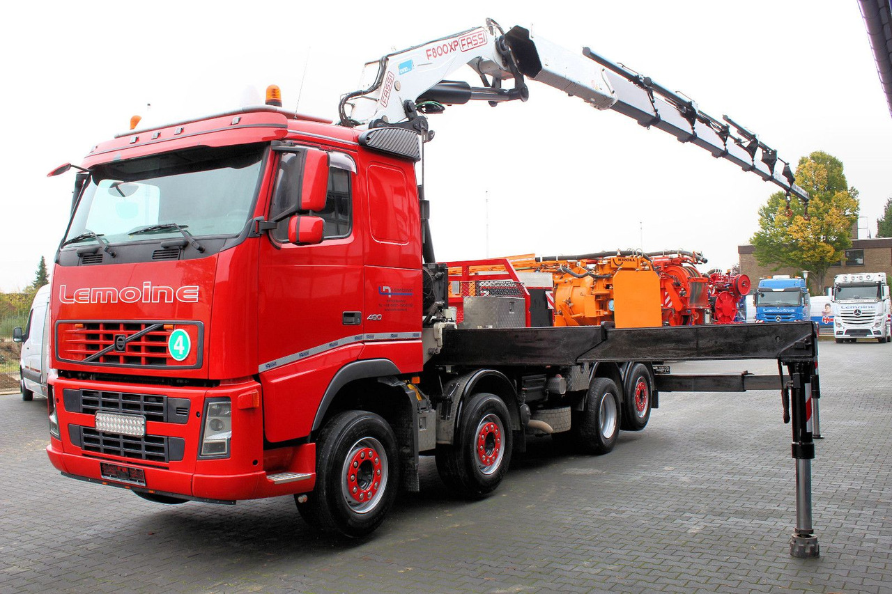 Volvo 480 8x2 Pritsche + FASSI F800XP Kran 6x - Camión caja abierta, Camión grúa: foto 3 Volvo 480 8x2 Pritsche + FASSI F800XP Kran 6x - Camión caja abierta, Camión grúa: foto 3