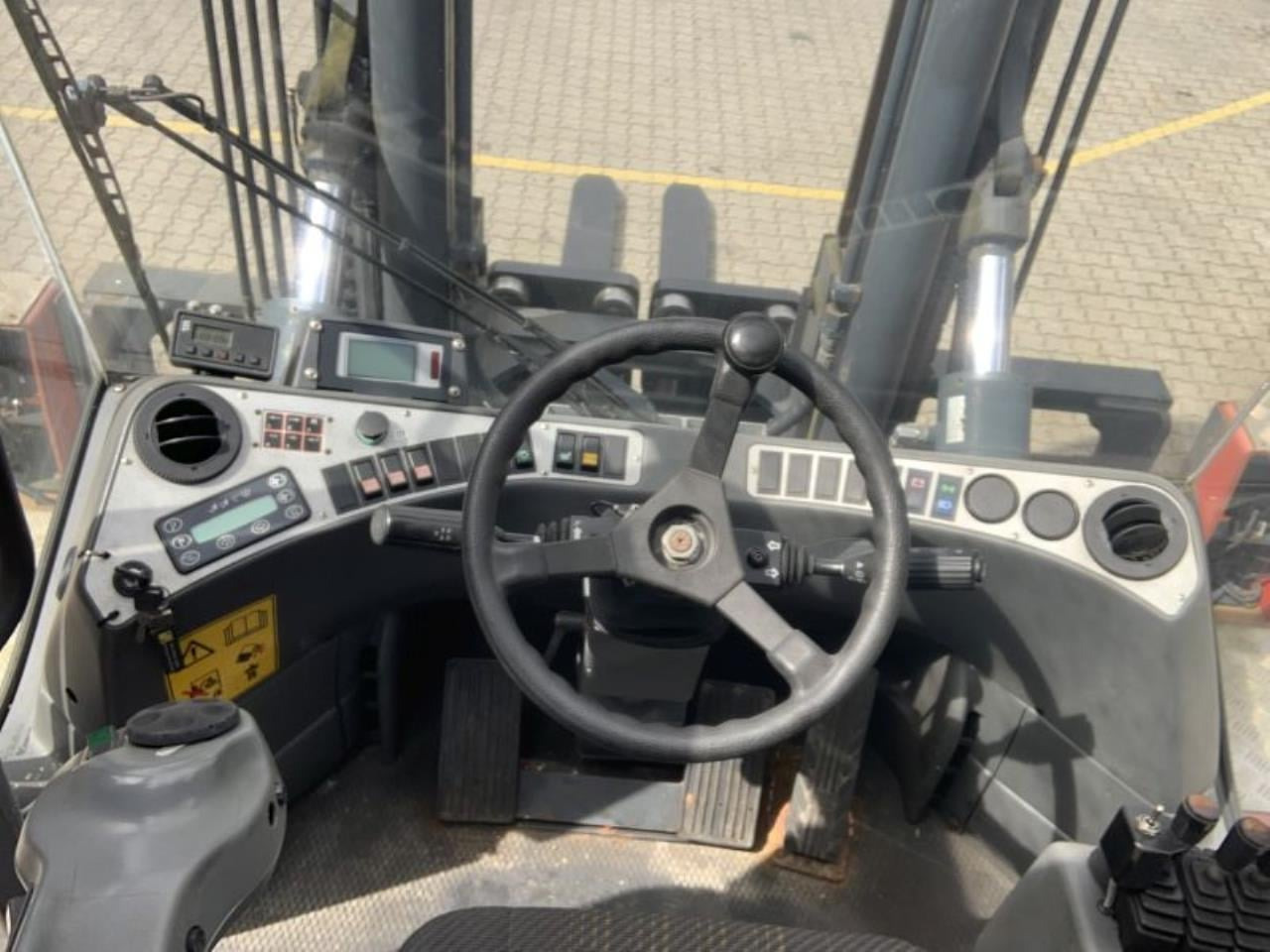 Kalmar DCE100-6 - Carretilla elevadora diésel: foto 4 Kalmar DCE100-6 - Carretilla elevadora diésel: foto 4