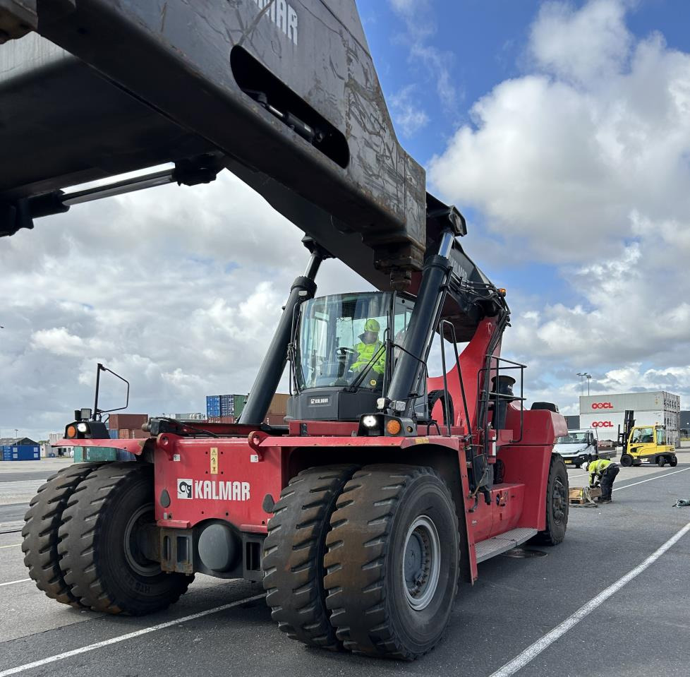 Kalmar DRG450-65S5 - Reach stacker: foto 2 Kalmar DRG450-65S5 - Reach stacker: foto 2