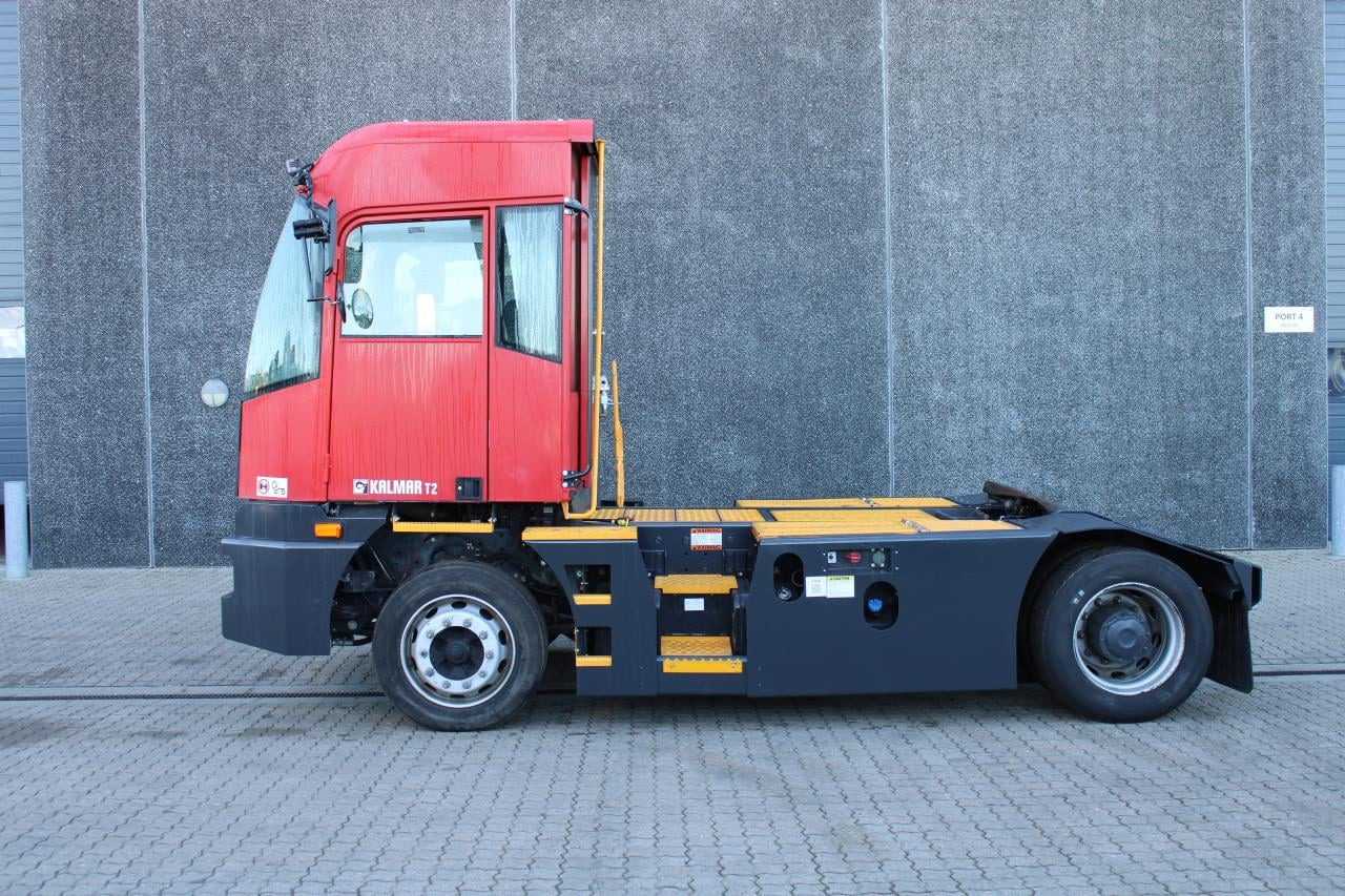 Kalmar T2I 4X2 - Tractor industrial: foto 1 Kalmar T2I 4X2 - Tractor industrial: foto 1
