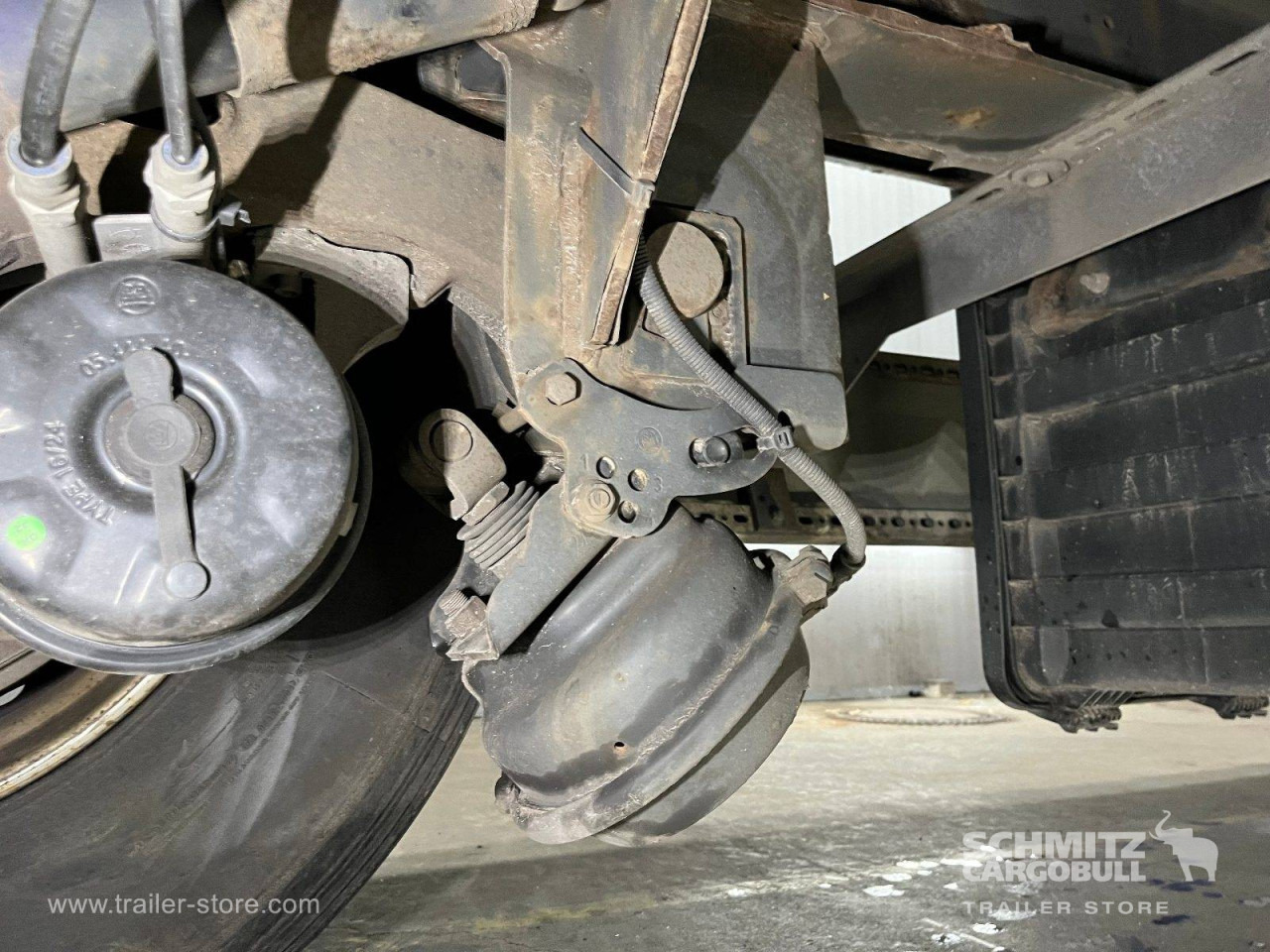 KRONE Auflieger Curtainsider Standard Forklift holder - Semirremolque lona: foto 3 KRONE Auflieger Curtainsider Standard Forklift holder - Semirremolque lona: foto 3