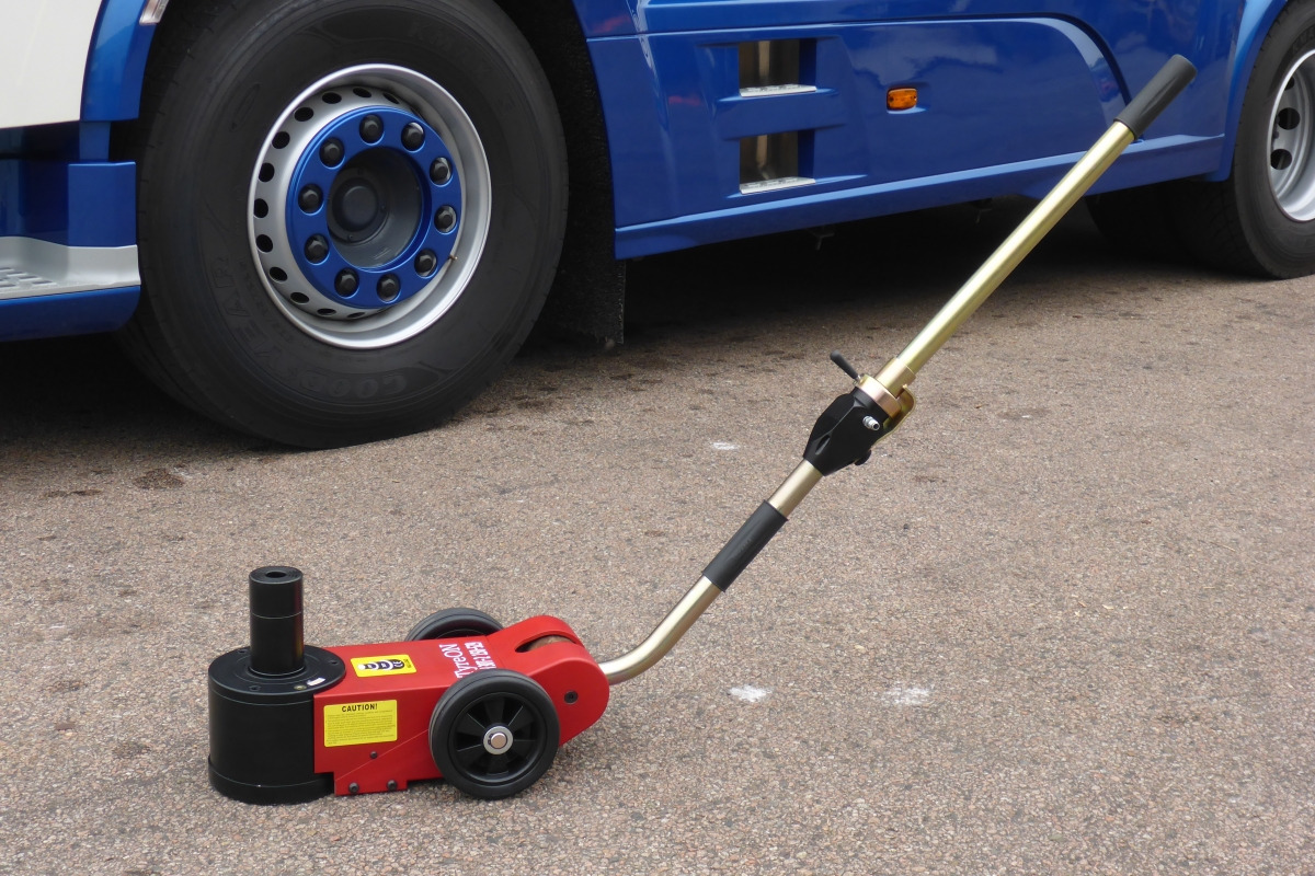 TPH30T-2M Air hydraulic jack 30 Tons - Minimum height 15 cm - portable (24 kg) - Equipo de taller: foto 3 TPH30T-2M Air hydraulic jack 30 Tons - Minimum height 15 cm - portable (24 kg) - Equipo de taller: foto 3