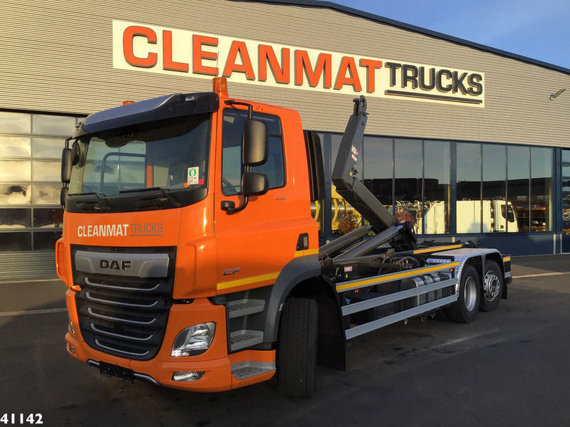 DAF FAN CF 430 VDL 21 Ton haakarmsysteem - Camión multibasculante: foto 1 DAF FAN CF 430 VDL 21 Ton haakarmsysteem - Camión multibasculante: foto 1
