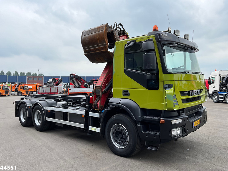 Iveco AD260T41 6x4 HMF 16 Tonmeter Z-kraan - Camión con equipo de cable, Camión grúa: foto 3 Iveco AD260T41 6x4 HMF 16 Tonmeter Z-kraan - Camión con equipo de cable, Camión grúa: foto 3