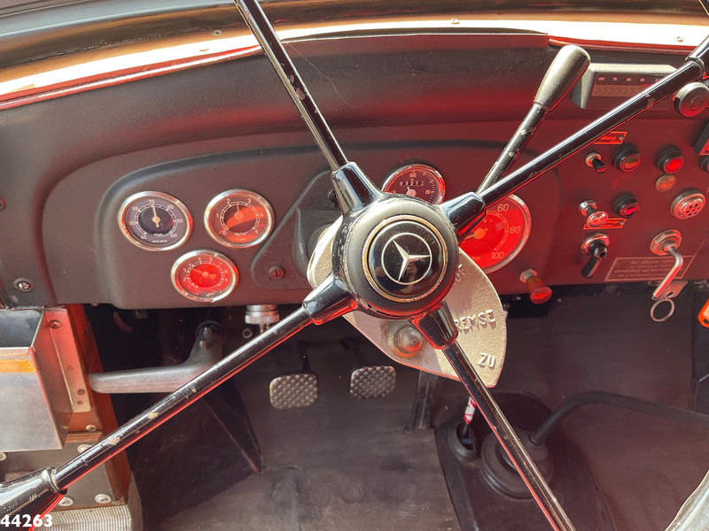 Camión de bomberos Mercedes-Benz LF 311 Oldtimer Feuerwehrfahrzeug Just 35.940 km!: foto 17 Camión de bomberos Mercedes-Benz LF 311 Oldtimer Feuerwehrfahrzeug Just 35.940 km!: foto 17